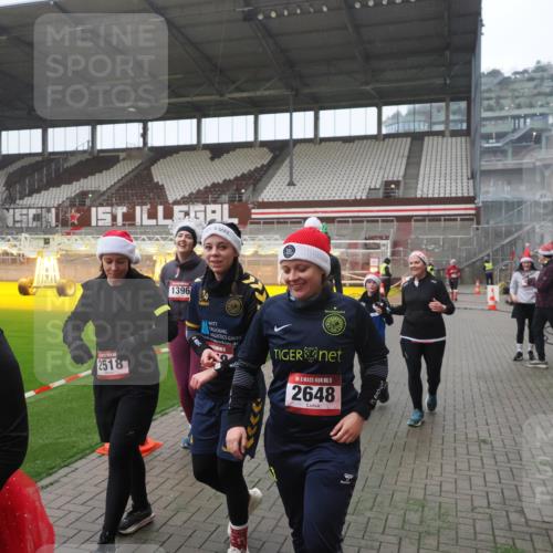 07.12.2025 - St. Pauli X-Mass-Run No. 15 Fabian Wolf http://msf.ph/oto/9394706 07.12.2025 10:26:33 Ziel 23, 28, 368, 1396, 1638, 1639, 2068, 2518, 2648, 2649, 2922, 3698, 3792, 4093, 4448, 4460, 4461, 4469, 4481, 4506, 4512, 4529, 4532, 4699, 4703, 4709, 5010 meine-sportfotos.de
