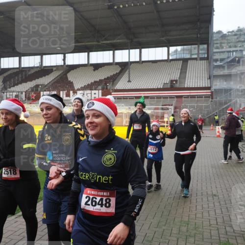 07.12.2025 - St. Pauli X-Mass-Run No. 15 Fabian Wolf http://msf.ph/oto/9394708 07.12.2025 10:26:34 Ziel 28, 368, 1396, 1638, 1639, 2068, 2518, 2648, 2649, 3792, 4448, 4460, 4461, 4469, 4481, 4506, 4512, 4529, 4532, 4699, 4703, 4709, 5010 meine-sportfotos.de