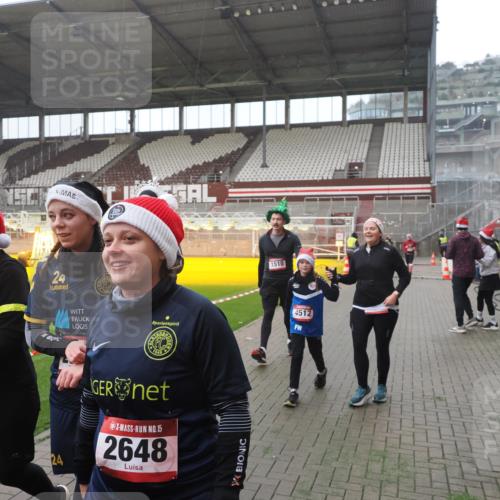 07.12.2025 - St. Pauli X-Mass-Run No. 15 Fabian Wolf http://msf.ph/oto/9394709 07.12.2025 10:26:34 Ziel 28, 368, 1396, 1638, 1639, 2068, 2518, 2648, 2649, 3792, 4448, 4460, 4461, 4469, 4481, 4506, 4512, 4529, 4532, 4699, 4703, 4709, 5010 meine-sportfotos.de