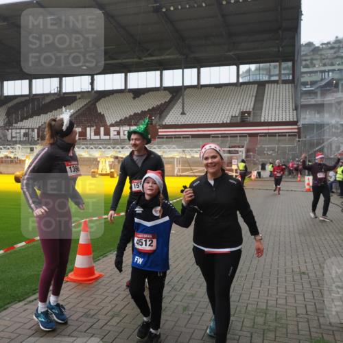 07.12.2025 - St. Pauli X-Mass-Run No. 15 Fabian Wolf http://msf.ph/oto/9394715 07.12.2025 10:26:35 Ziel 28, 1396, 1638, 2068, 2518, 2648, 2649, 3792, 4448, 4460, 4461, 4469, 4481, 4506, 4512, 4529, 4532, 4699, 4703, 4709, 5010 meine-sportfotos.de