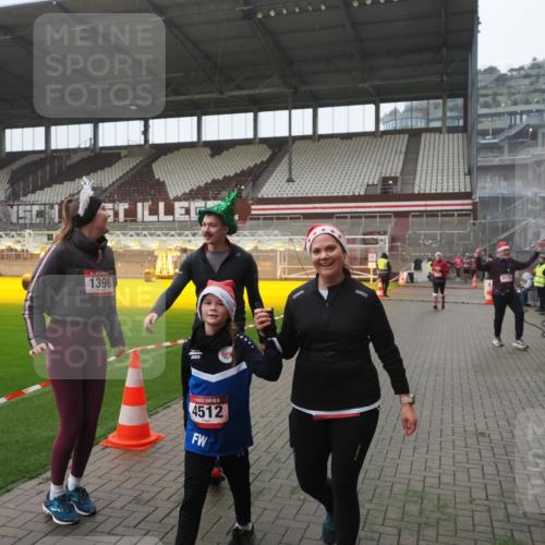 07.12.2025 - St. Pauli X-Mass-Run No. 15 Fabian Wolf http://msf.ph/oto/9394716 07.12.2025 10:26:36 Ziel 1396, 1638, 2068, 2518, 2648, 2649, 3792, 4448, 4460, 4461, 4469, 4481, 4506, 4512, 4699, 4703, 4709, 5010 meine-sportfotos.de