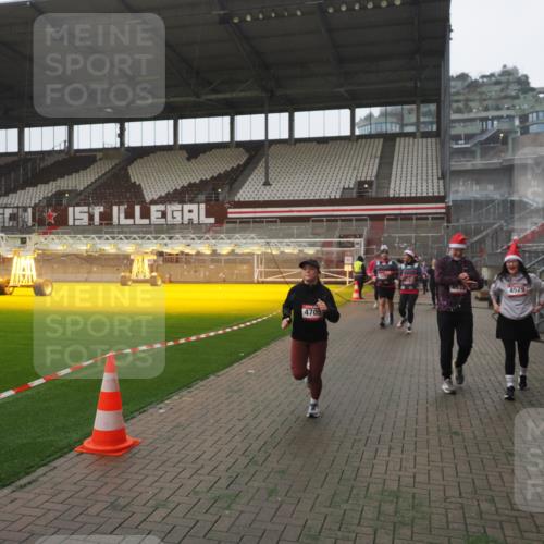 07.12.2025 - St. Pauli X-Mass-Run No. 15 Fabian Wolf http://msf.ph/oto/9394744 07.12.2025 10:26:44 Ziel 3771, 3787, 3792, 3828, 4185, 4506, 4512, 4705 meine-sportfotos.de
