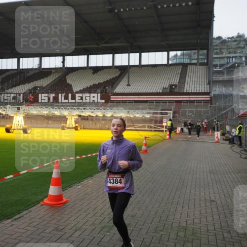 07.12.2025 - St. Pauli X-Mass-Run No. 15 Fabian Wolf http://msf.ph/oto/9394777 07.12.2025 10:26:54 Ziel 159, 3771, 3787, 3828, 4185, 4384, 4705 meine-sportfotos.de