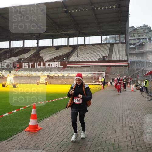 07.12.2025 - St. Pauli X-Mass-Run No. 15 Fabian Wolf http://msf.ph/oto/9394789 07.12.2025 10:27:01 Ziel 159, 1468, 1472, 3720, 3771, 3787, 4334, 4353, 4384 meine-sportfotos.de