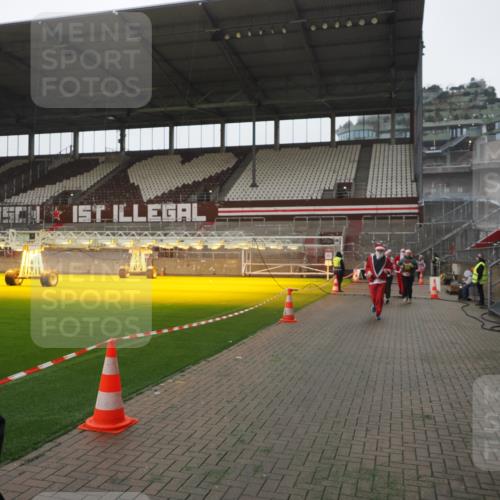 07.12.2025 - St. Pauli X-Mass-Run No. 15 Fabian Wolf http://msf.ph/oto/9394792 07.12.2025 10:27:02 Ziel 159, 1468, 1472, 3720, 3771, 3787, 4334, 4353, 4384 meine-sportfotos.de