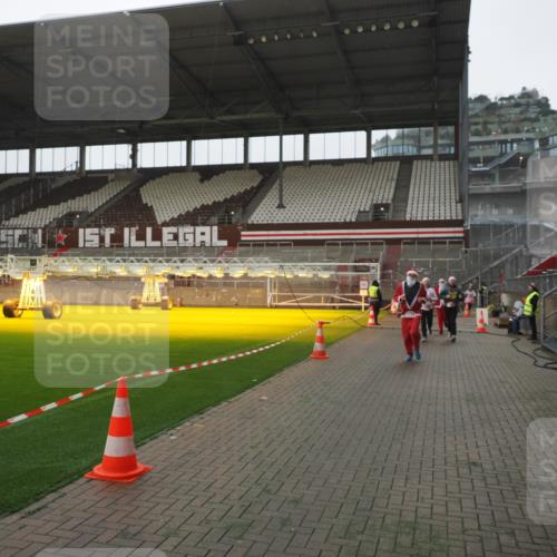 07.12.2025 - St. Pauli X-Mass-Run No. 15 Fabian Wolf http://msf.ph/oto/9394793 07.12.2025 10:27:02 Ziel 159, 1468, 1472, 3720, 3771, 3787, 4334, 4353, 4384 meine-sportfotos.de
