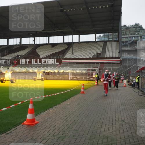 07.12.2025 - St. Pauli X-Mass-Run No. 15 Fabian Wolf http://msf.ph/oto/9394794 07.12.2025 10:27:02 Ziel 159, 1468, 1472, 3720, 3771, 3787, 4334, 4353, 4384 meine-sportfotos.de