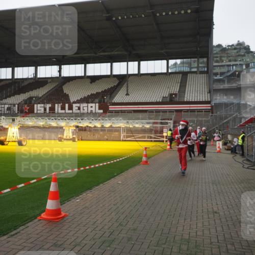 07.12.2025 - St. Pauli X-Mass-Run No. 15 Fabian Wolf http://msf.ph/oto/9394796 07.12.2025 10:27:03 Ziel 159, 1468, 1472, 3720, 4334, 4353, 4384 meine-sportfotos.de