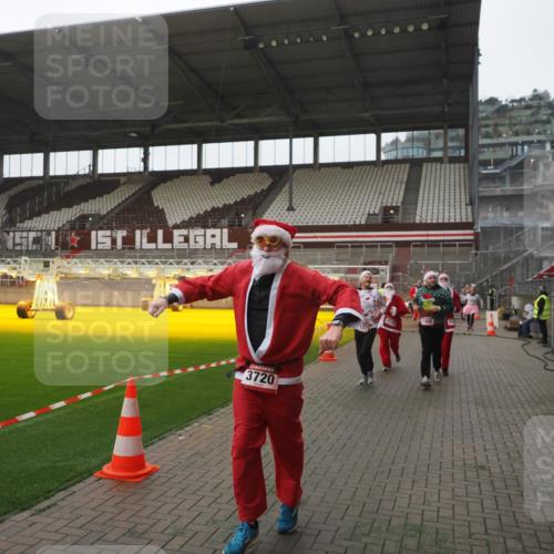 07.12.2025 - St. Pauli X-Mass-Run No. 15 Fabian Wolf http://msf.ph/oto/9394808 07.12.2025 10:27:06 Ziel 159, 1468, 1472, 1618, 3720, 4334, 4353, 4391, 4409, 4410 meine-sportfotos.de