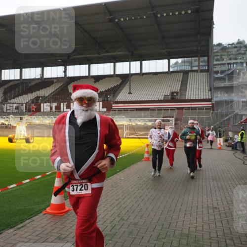 07.12.2025 - St. Pauli X-Mass-Run No. 15 Fabian Wolf http://msf.ph/oto/9394810 07.12.2025 10:27:06 Ziel 159, 1468, 1472, 1618, 3720, 4334, 4353, 4391, 4409, 4410 meine-sportfotos.de