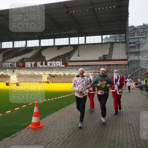 07.12.2025 - St. Pauli X-Mass-Run No. 15 Fabian Wolf http://msf.ph/oto/9394817 07.12.2025 10:27:07 Ziel 159, 1468, 1472, 1618, 3720, 4225, 4334, 4353, 4391, 4409, 4410 meine-sportfotos.de