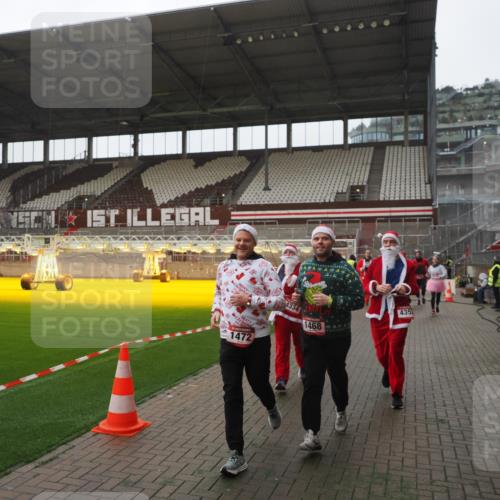 07.12.2025 - St. Pauli X-Mass-Run No. 15 Fabian Wolf http://msf.ph/oto/9394819 07.12.2025 10:27:08 Ziel 159, 1468, 1472, 1618, 3720, 4225, 4334, 4353, 4391, 4409, 4410 meine-sportfotos.de