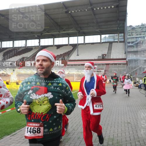 07.12.2025 - St. Pauli X-Mass-Run No. 15 Fabian Wolf http://msf.ph/oto/9394823 07.12.2025 10:27:09 Ziel 159, 1317, 1468, 1472, 1618, 3720, 4225, 4334, 4353, 4391, 4409, 4410 meine-sportfotos.de