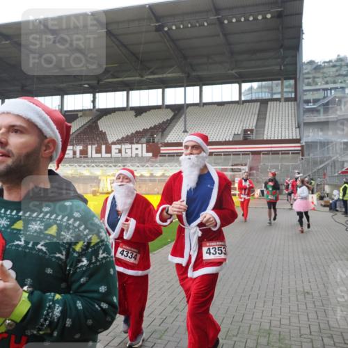 07.12.2025 - St. Pauli X-Mass-Run No. 15 Fabian Wolf http://msf.ph/oto/9394824 07.12.2025 10:27:09 Ziel 159, 1317, 1468, 1472, 1618, 3720, 4225, 4334, 4353, 4391, 4409, 4410 meine-sportfotos.de