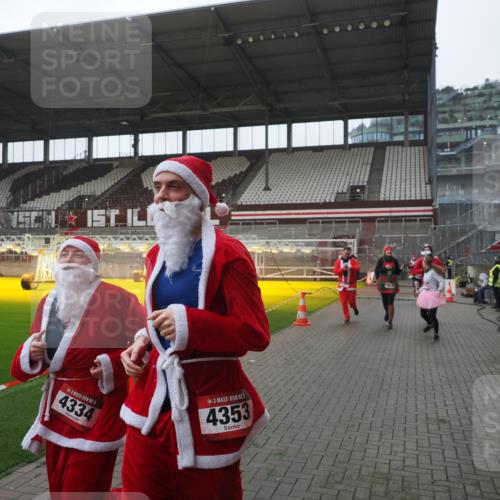 07.12.2025 - St. Pauli X-Mass-Run No. 15 Fabian Wolf http://msf.ph/oto/9394826 07.12.2025 10:27:10 Ziel 159, 1312, 1317, 1468, 1472, 1618, 3720, 4225, 4334, 4353, 4391, 4409, 4410 meine-sportfotos.de