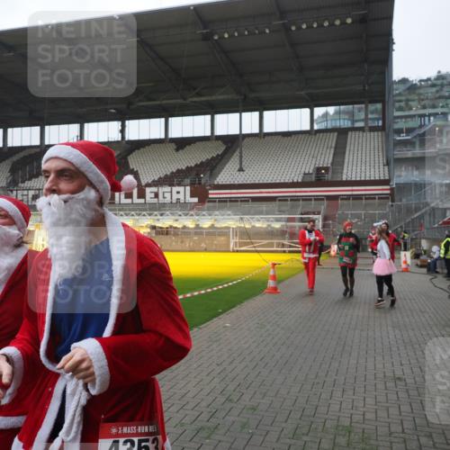 07.12.2025 - St. Pauli X-Mass-Run No. 15 Fabian Wolf http://msf.ph/oto/9394827 07.12.2025 10:27:10 Ziel 159, 1312, 1317, 1468, 1472, 1618, 3720, 4225, 4334, 4353, 4391, 4409, 4410 meine-sportfotos.de