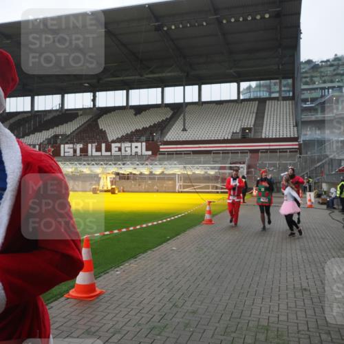 07.12.2025 - St. Pauli X-Mass-Run No. 15 Fabian Wolf http://msf.ph/oto/9394828 07.12.2025 10:27:10 Ziel 159, 1312, 1317, 1468, 1472, 1618, 3720, 4225, 4334, 4353, 4391, 4409, 4410 meine-sportfotos.de