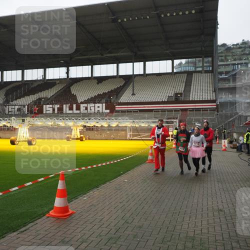 07.12.2025 - St. Pauli X-Mass-Run No. 15 Fabian Wolf http://msf.ph/oto/9394832 07.12.2025 10:27:11 Ziel 159, 1312, 1317, 1468, 1472, 1618, 3720, 4225, 4334, 4353, 4391, 4409, 4410 meine-sportfotos.de