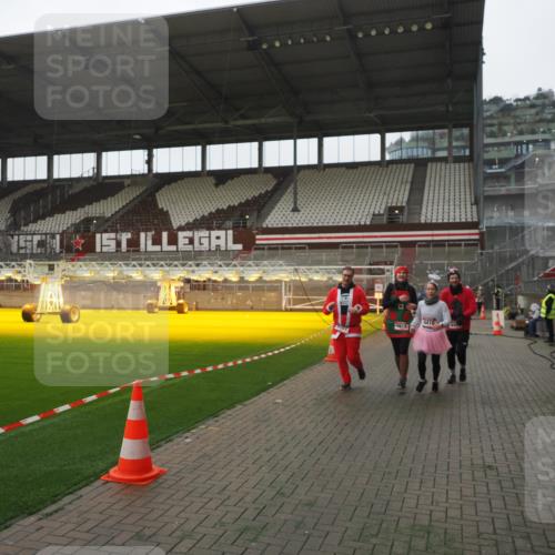 07.12.2025 - St. Pauli X-Mass-Run No. 15 Fabian Wolf http://msf.ph/oto/9394833 07.12.2025 10:27:11 Ziel 159, 1312, 1317, 1468, 1472, 1618, 3720, 4225, 4334, 4353, 4391, 4409, 4410 meine-sportfotos.de