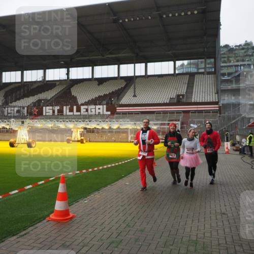 07.12.2025 - St. Pauli X-Mass-Run No. 15 Fabian Wolf http://msf.ph/oto/9394836 07.12.2025 10:27:12 Ziel 159, 1312, 1317, 1468, 1472, 1618, 3720, 4225, 4334, 4353, 4391, 4409, 4410 meine-sportfotos.de
