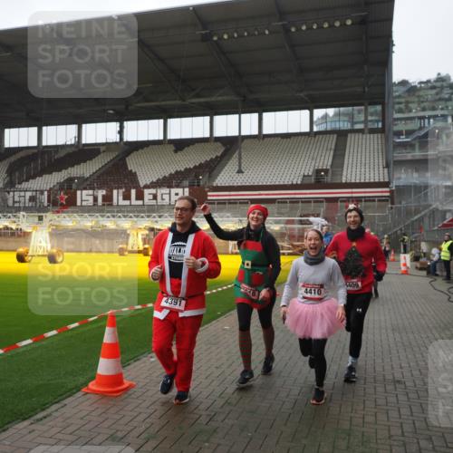 07.12.2025 - St. Pauli X-Mass-Run No. 15 Fabian Wolf http://msf.ph/oto/9394842 07.12.2025 10:27:13 Ziel 159, 1312, 1317, 1468, 1472, 1618, 3720, 4225, 4334, 4353, 4391, 4409, 4410 meine-sportfotos.de