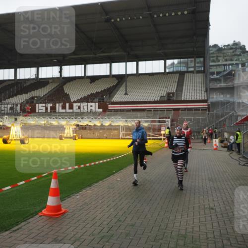 07.12.2025 - St. Pauli X-Mass-Run No. 15 Fabian Wolf http://msf.ph/oto/9394853 07.12.2025 10:27:15 Ziel 1312, 1317, 1468, 1472, 1618, 3571, 3720, 4225, 4334, 4353, 4391, 4409, 4410 meine-sportfotos.de