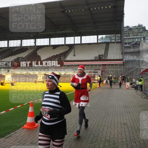 07.12.2025 - St. Pauli X-Mass-Run No. 15 Fabian Wolf http://msf.ph/oto/9394863 07.12.2025 10:27:17 Ziel 1312, 1317, 1468, 1472, 1618, 3571, 3720, 4225, 4334, 4353, 4391, 4409, 4410 meine-sportfotos.de