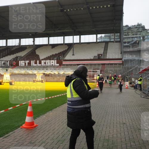 07.12.2025 - St. Pauli X-Mass-Run No. 15 Fabian Wolf http://msf.ph/oto/9394872 07.12.2025 10:27:21 Ziel 1312, 1317, 1618, 3571, 3714, 3715, 3722, 4225, 4391, 4409, 4410, 4435 meine-sportfotos.de