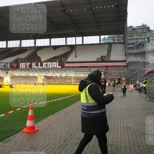 07.12.2025 - St. Pauli X-Mass-Run No. 15 Fabian Wolf http://msf.ph/oto/9394873 07.12.2025 10:27:21 Ziel 1312, 1317, 1618, 3571, 3714, 3715, 3722, 4225, 4391, 4409, 4410, 4435 meine-sportfotos.de