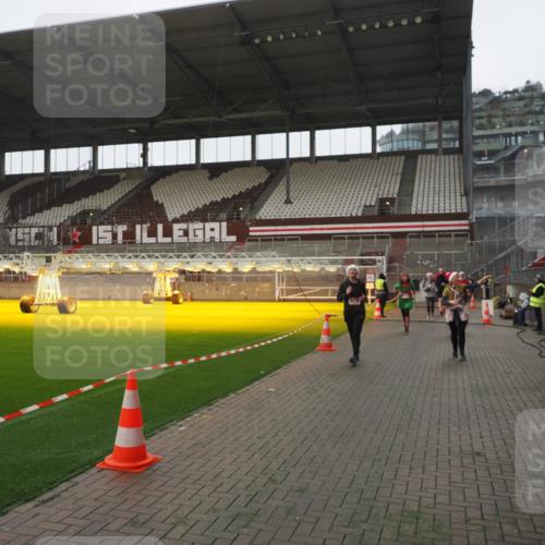 07.12.2025 - St. Pauli X-Mass-Run No. 15 Fabian Wolf http://msf.ph/oto/9394881 07.12.2025 10:27:23 Ziel 1312, 1317, 1618, 3571, 3714, 3715, 3722, 3723, 3793, 4225, 4391, 4409, 4410, 4435 meine-sportfotos.de