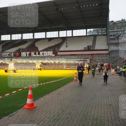 07.12.2025 - St. Pauli X-Mass-Run No. 15 Fabian Wolf http://msf.ph/oto/9394882 07.12.2025 10:27:23 Ziel 1312, 1317, 1618, 3571, 3714, 3715, 3722, 3723, 3793, 4225, 4391, 4409, 4410, 4435 meine-sportfotos.de