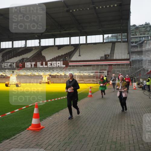 07.12.2025 - St. Pauli X-Mass-Run No. 15 Fabian Wolf http://msf.ph/oto/9394890 07.12.2025 10:27:25 Ziel 1312, 1317, 1618, 3571, 3714, 3715, 3722, 3723, 3793, 4225, 4391, 4409, 4410, 4435 meine-sportfotos.de