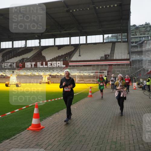 07.12.2025 - St. Pauli X-Mass-Run No. 15 Fabian Wolf http://msf.ph/oto/9394891 07.12.2025 10:27:25 Ziel 1312, 1317, 1618, 3571, 3714, 3715, 3722, 3723, 3793, 4225, 4391, 4409, 4410, 4435 meine-sportfotos.de