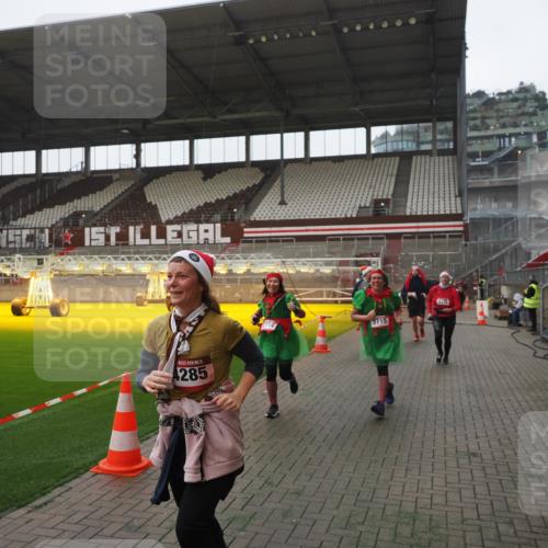 07.12.2025 - St. Pauli X-Mass-Run No. 15 Fabian Wolf http://msf.ph/oto/9394901 07.12.2025 10:27:27 Ziel 1312, 1317, 3571, 3714, 3715, 3722, 3723, 3793, 4225, 4435 meine-sportfotos.de