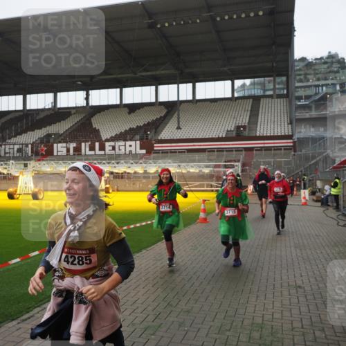07.12.2025 - St. Pauli X-Mass-Run No. 15 Fabian Wolf http://msf.ph/oto/9394902 07.12.2025 10:27:27 Ziel 1312, 1317, 3571, 3714, 3715, 3722, 3723, 3793, 4225, 4435 meine-sportfotos.de