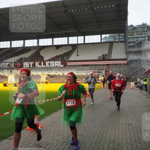 07.12.2025 - St. Pauli X-Mass-Run No. 15 Fabian Wolf http://msf.ph/oto/9394908 07.12.2025 10:27:28 Ziel 1312, 1317, 2677, 3571, 3706, 3707, 3714, 3715, 3722, 3723, 3793, 4435 meine-sportfotos.de