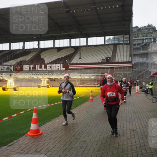 07.12.2025 - St. Pauli X-Mass-Run No. 15 Fabian Wolf http://msf.ph/oto/9394914 07.12.2025 10:27:29 Ziel 1312, 1317, 2677, 3154, 3571, 3706, 3707, 3714, 3715, 3722, 3723, 3793, 4435 meine-sportfotos.de