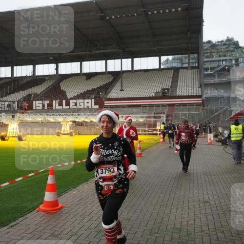 07.12.2025 - St. Pauli X-Mass-Run No. 15 Fabian Wolf http://msf.ph/oto/9394928 07.12.2025 10:27:33 Ziel 175, 2677, 3154, 3156, 3571, 3706, 3707, 3714, 3715, 3722, 3723, 3793, 4435 meine-sportfotos.de