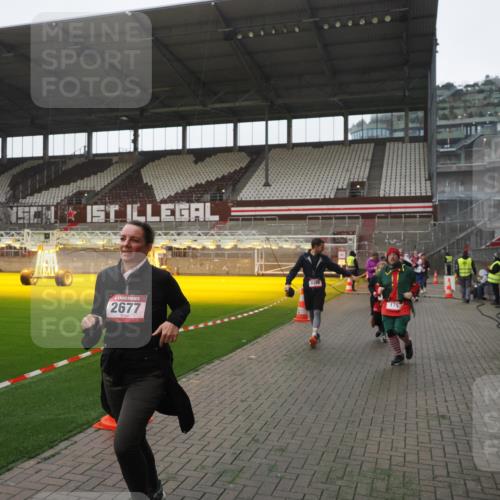 07.12.2025 - St. Pauli X-Mass-Run No. 15 Fabian Wolf http://msf.ph/oto/9394950 07.12.2025 10:27:39 Ziel 175, 2060, 2101, 2677, 3154, 3156, 3458, 3706, 3707, 3714, 3722, 3723, 3793, 4383, 4435, 4462, 4463, 4515, 4516 meine-sportfotos.de
