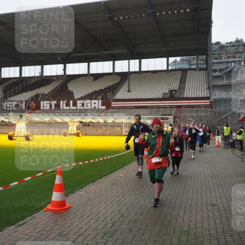 07.12.2025 - St. Pauli X-Mass-Run No. 15 Fabian Wolf http://msf.ph/oto/9394953 07.12.2025 10:27:40 Ziel 175, 2060, 2101, 2188, 2677, 3154, 3156, 3458, 3706, 3707, 3722, 3723, 3793, 4383, 4435, 4462, 4463, 4515, 4516 meine-sportfotos.de