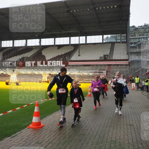 07.12.2025 - St. Pauli X-Mass-Run No. 15 Fabian Wolf http://msf.ph/oto/9394965 07.12.2025 10:27:42 Ziel 175, 2060, 2101, 2188, 2677, 3154, 3156, 3458, 3706, 3707, 3713, 3723, 3793, 4383, 4462, 4463, 4515, 4516 meine-sportfotos.de