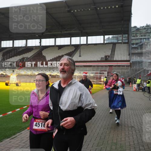 07.12.2025 - St. Pauli X-Mass-Run No. 15 Fabian Wolf http://msf.ph/oto/9394975 07.12.2025 10:27:44 Ziel 175, 2060, 2101, 2188, 2677, 3154, 3156, 3458, 3706, 3707, 3713, 4383, 4462, 4463, 4515, 4516 meine-sportfotos.de