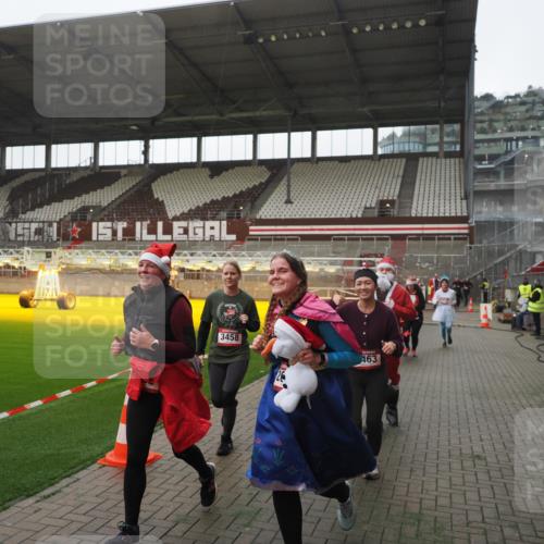 07.12.2025 - St. Pauli X-Mass-Run No. 15 Fabian Wolf http://msf.ph/oto/9394979 07.12.2025 10:27:46 Ziel 175, 2060, 2101, 2188, 2677, 3154, 3156, 3458, 3706, 3707, 3713, 4383, 4462, 4463, 4515, 4516 meine-sportfotos.de