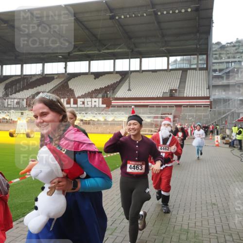 07.12.2025 - St. Pauli X-Mass-Run No. 15 Fabian Wolf http://msf.ph/oto/9394982 07.12.2025 10:27:46 Ziel 175, 2060, 2101, 2188, 2677, 3154, 3156, 3458, 3706, 3707, 3713, 4383, 4462, 4463, 4515, 4516 meine-sportfotos.de