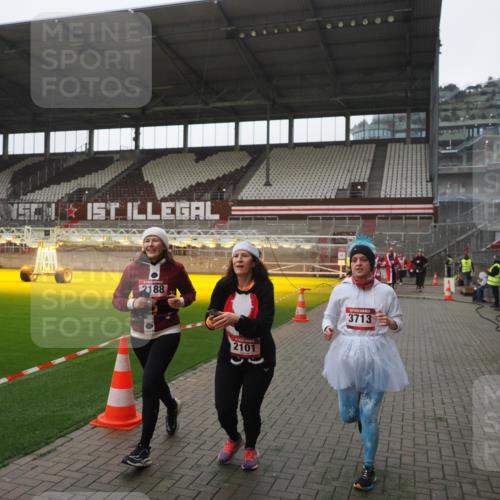 07.12.2025 - St. Pauli X-Mass-Run No. 15 Fabian Wolf http://msf.ph/oto/9394994 07.12.2025 10:27:49 Ziel 175, 1717, 2060, 2101, 2188, 3154, 3156, 3458, 3713, 4132, 4133, 4350, 4383, 4462, 4463, 4515, 4516, 4875 meine-sportfotos.de