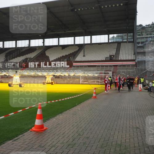 07.12.2025 - St. Pauli X-Mass-Run No. 15 Fabian Wolf http://msf.ph/oto/9395000 07.12.2025 10:27:51 Ziel 175, 1717, 2060, 2101, 2188, 3458, 3713, 4132, 4133, 4350, 4383, 4462, 4463, 4515, 4516, 4527, 4538, 4875 meine-sportfotos.de