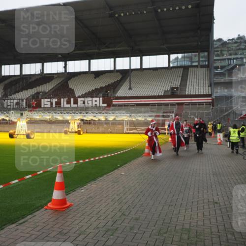 07.12.2025 - St. Pauli X-Mass-Run No. 15 Fabian Wolf http://msf.ph/oto/9395010 07.12.2025 10:27:54 Ziel 1717, 2060, 2101, 2188, 3458, 3713, 4132, 4133, 4350, 4383, 4453, 4454, 4462, 4463, 4515, 4516, 4527, 4538, 4875 meine-sportfotos.de