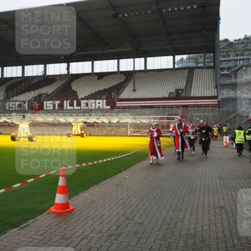 07.12.2025 - St. Pauli X-Mass-Run No. 15 Fabian Wolf http://msf.ph/oto/9395011 07.12.2025 10:27:54 Ziel 1717, 2060, 2101, 2188, 3458, 3713, 4132, 4133, 4350, 4383, 4453, 4454, 4462, 4463, 4515, 4516, 4527, 4538, 4875 meine-sportfotos.de