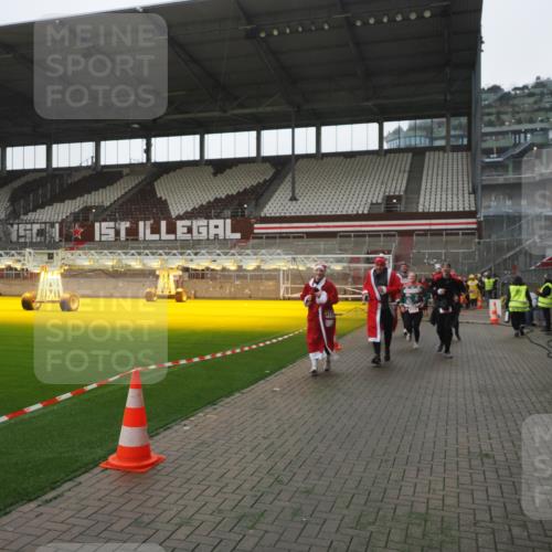 07.12.2025 - St. Pauli X-Mass-Run No. 15 Fabian Wolf http://msf.ph/oto/9395015 07.12.2025 10:27:55 Ziel 1717, 2060, 2101, 2188, 3458, 3713, 4132, 4133, 4350, 4383, 4453, 4454, 4462, 4463, 4515, 4516, 4527, 4538, 4875 meine-sportfotos.de