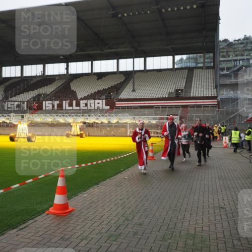 07.12.2025 - St. Pauli X-Mass-Run No. 15 Fabian Wolf http://msf.ph/oto/9395016 07.12.2025 10:27:55 Ziel 1717, 2060, 2101, 2188, 3458, 3713, 4132, 4133, 4350, 4383, 4453, 4454, 4462, 4463, 4515, 4516, 4527, 4538, 4875 meine-sportfotos.de